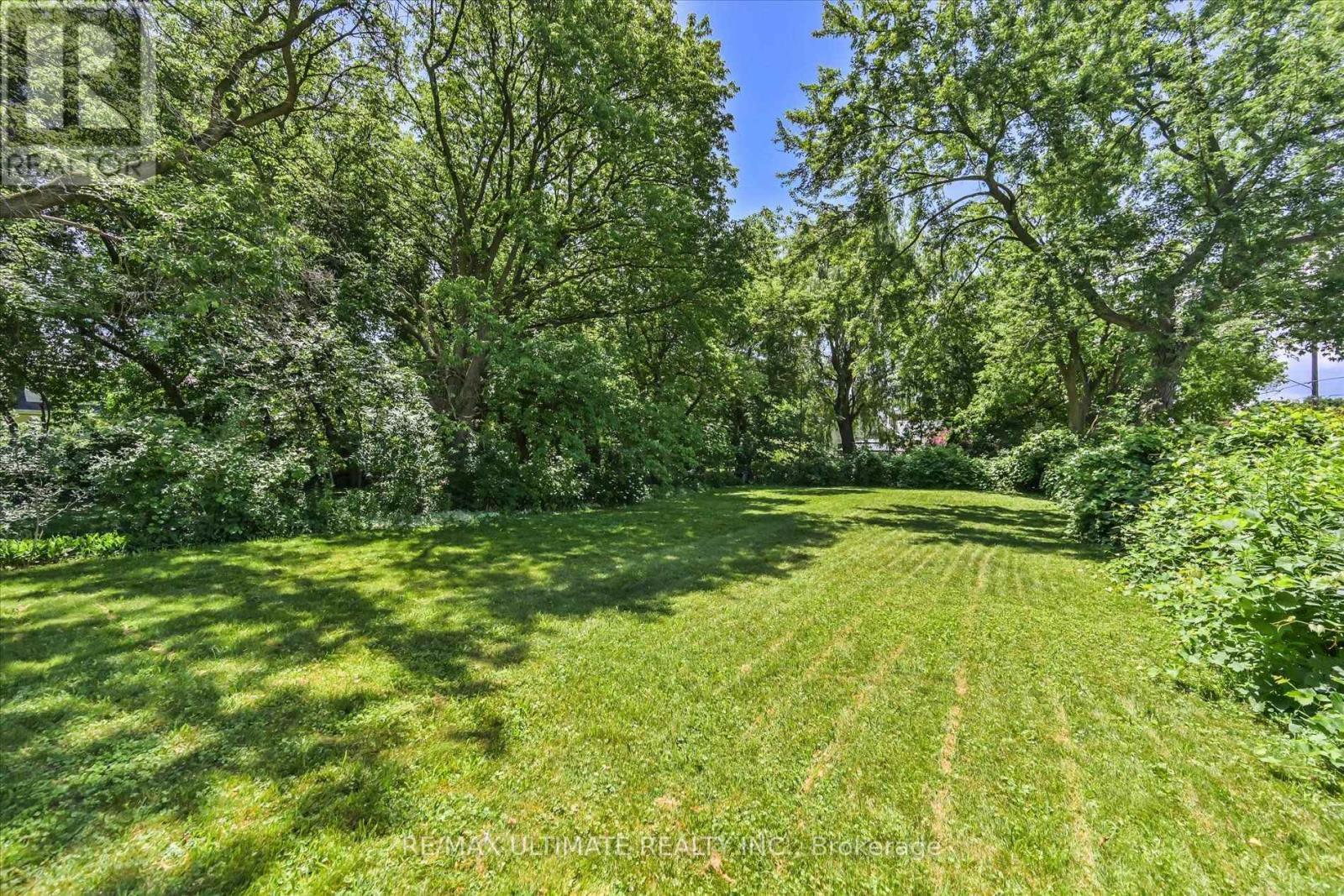 1076 Dixie Road, Mississauga, ON