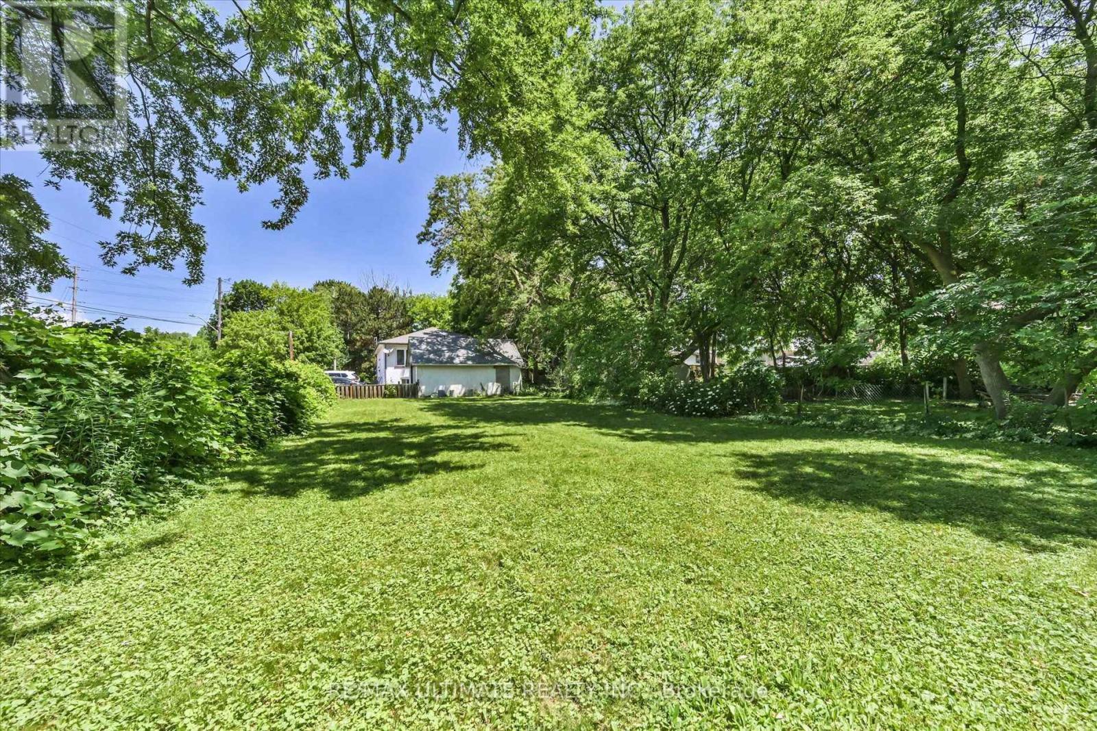 1076 Dixie Road, Mississauga, ON