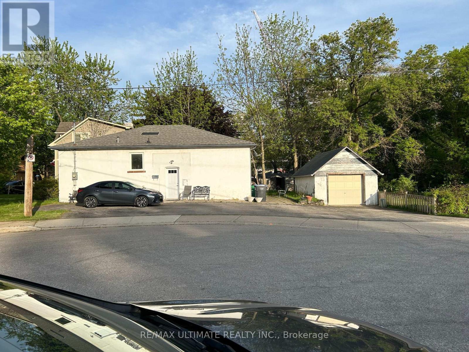 1076 Dixie Road, Mississauga, ON - Outdoor