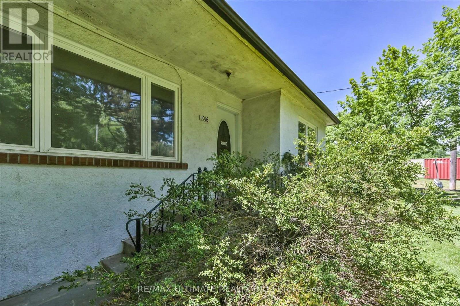1076 Dixie Road, Mississauga, ON
