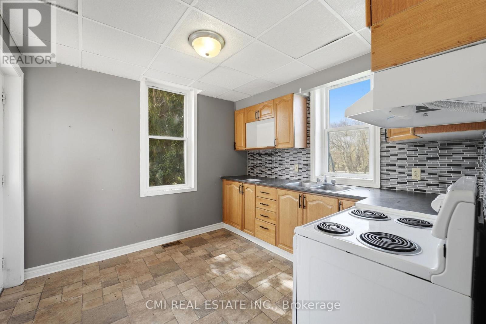 73 River Road, Arnprior, ON - Indoor Photo Showing Kitchen With Double Sink