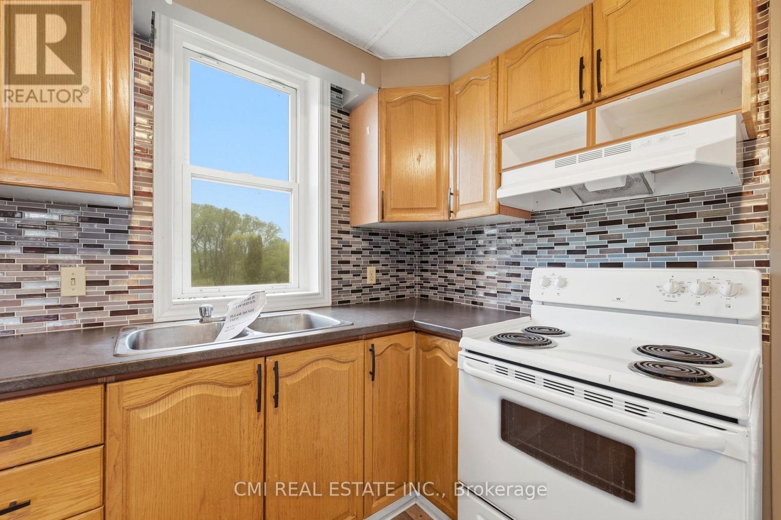 73 River Road, Arnprior, ON - Indoor Photo Showing Kitchen With Double Sink