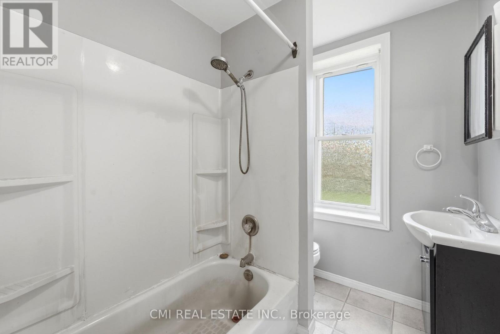 73 River Road, Arnprior, ON - Indoor Photo Showing Bathroom