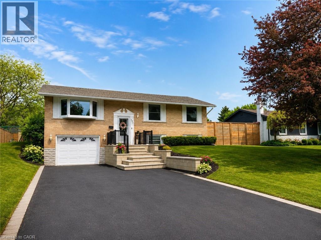 Split-level residence featuring a brick facade with stone accents - 107 Rosslinn Road, Cambridge, ON - Outdoor With Facade