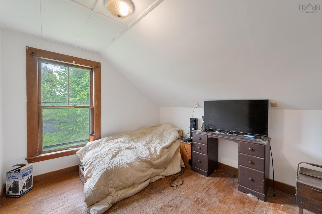 9596 Highway 8, Caledonia, NS