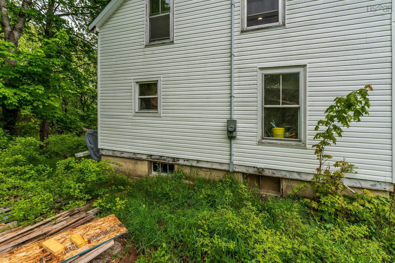 9596 Highway 8, Caledonia, NS
