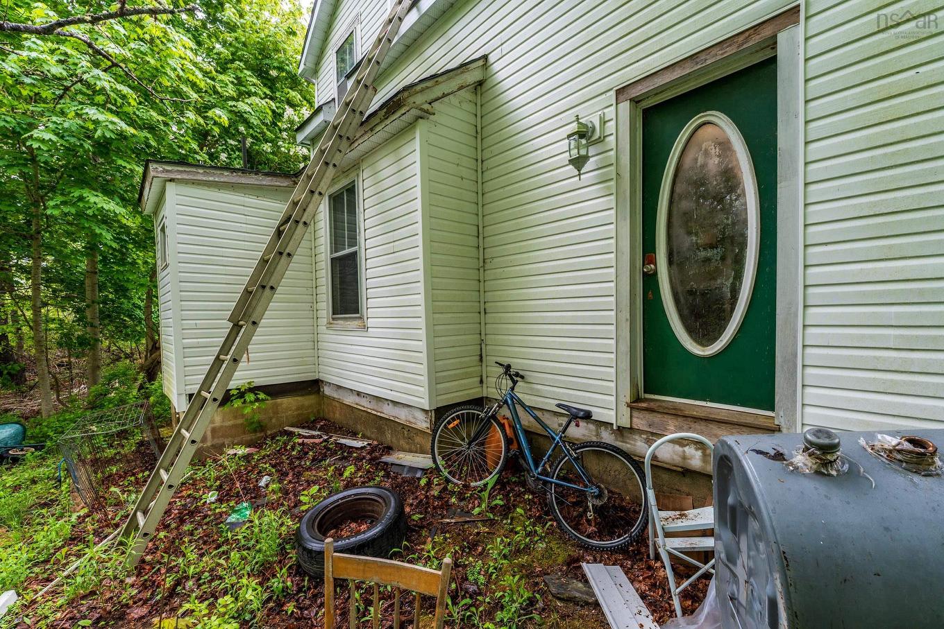 9596 Highway 8, Caledonia, NS