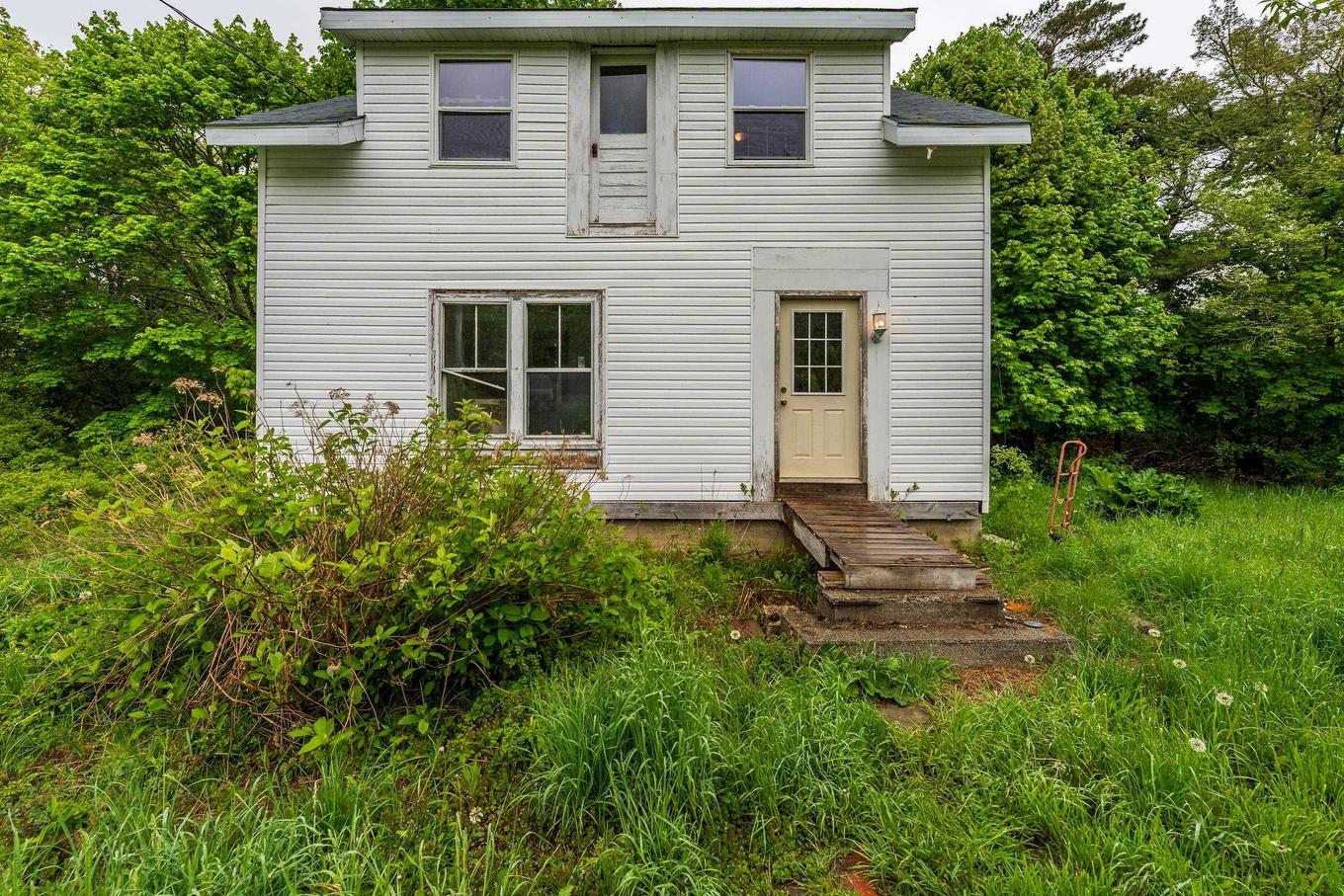 9596 Highway 8, Caledonia, NS