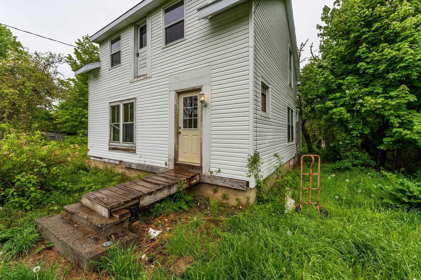 9596 Highway 8, Caledonia, NS