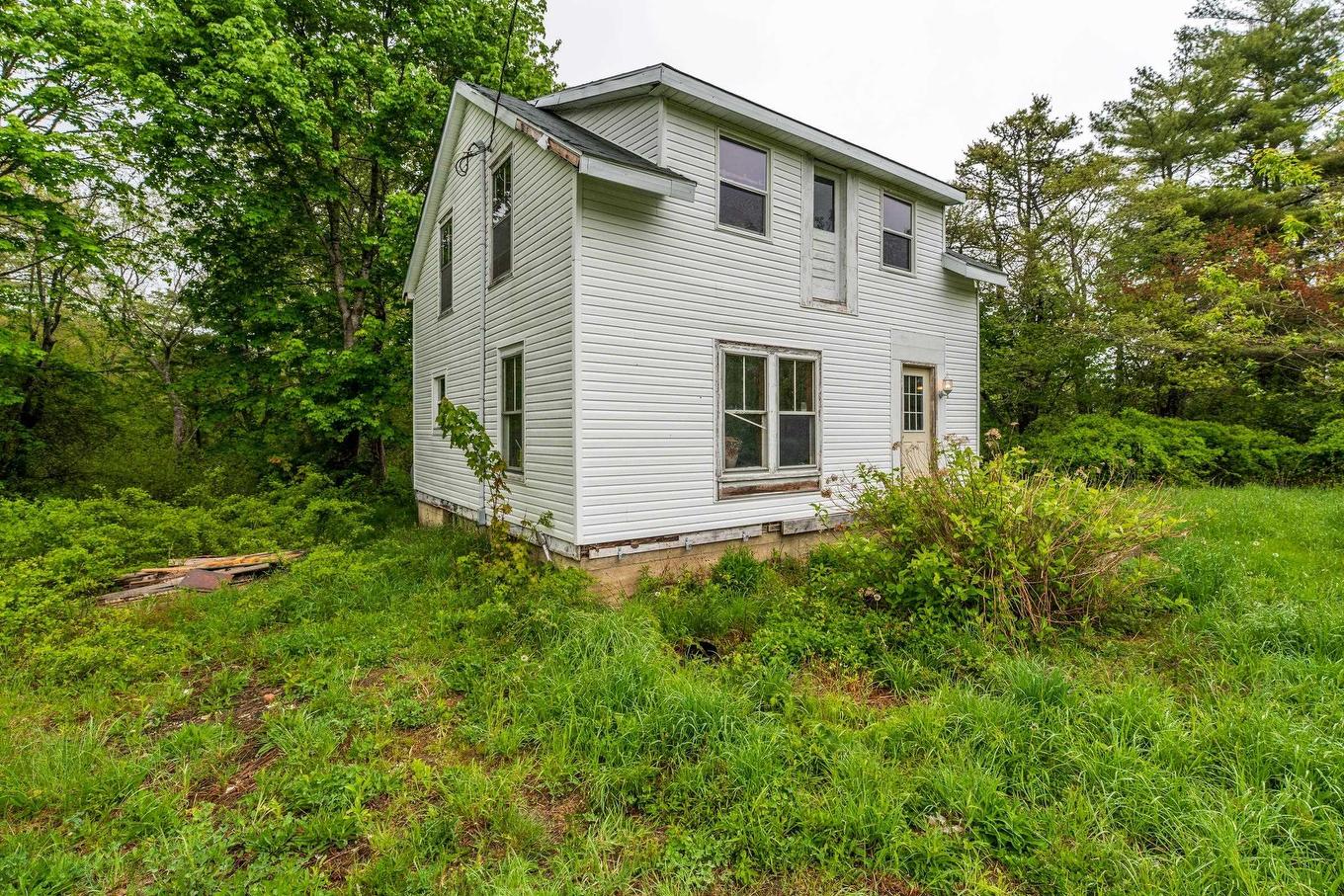 9596 Highway 8, Caledonia, NS