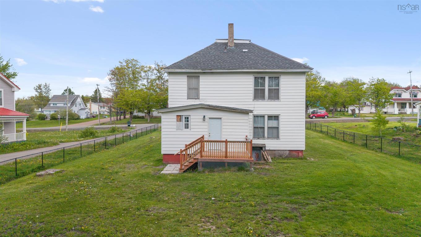 15 Mcdougal Street, Springhill, NS