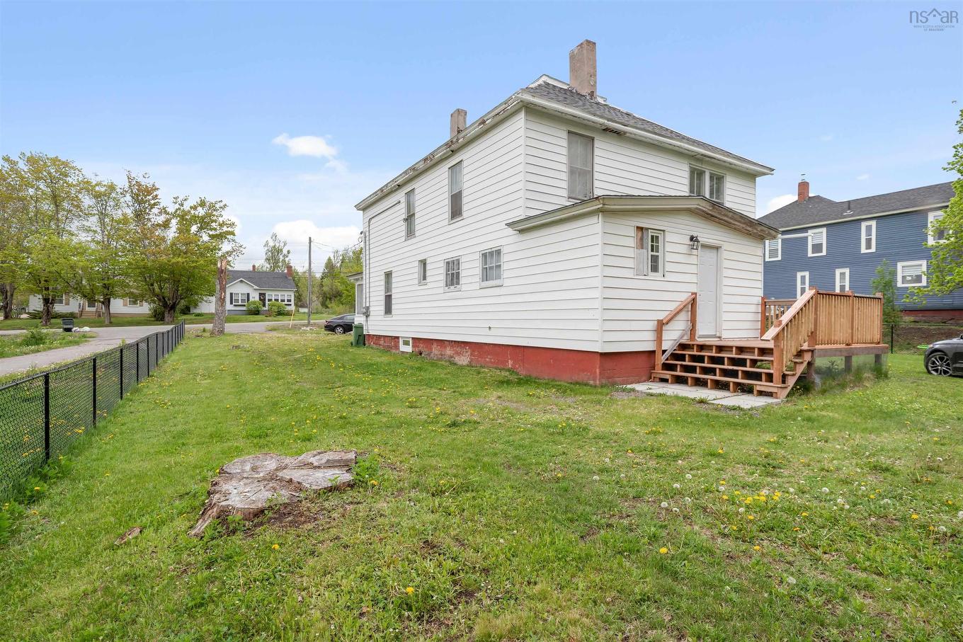 15 Mcdougal Street, Springhill, NS