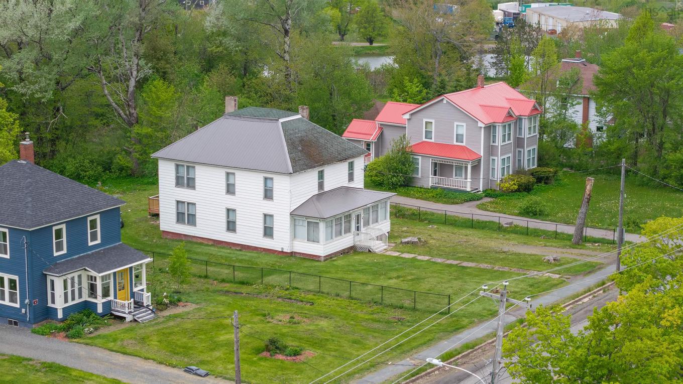 15 Mcdougal Street, Springhill, NS