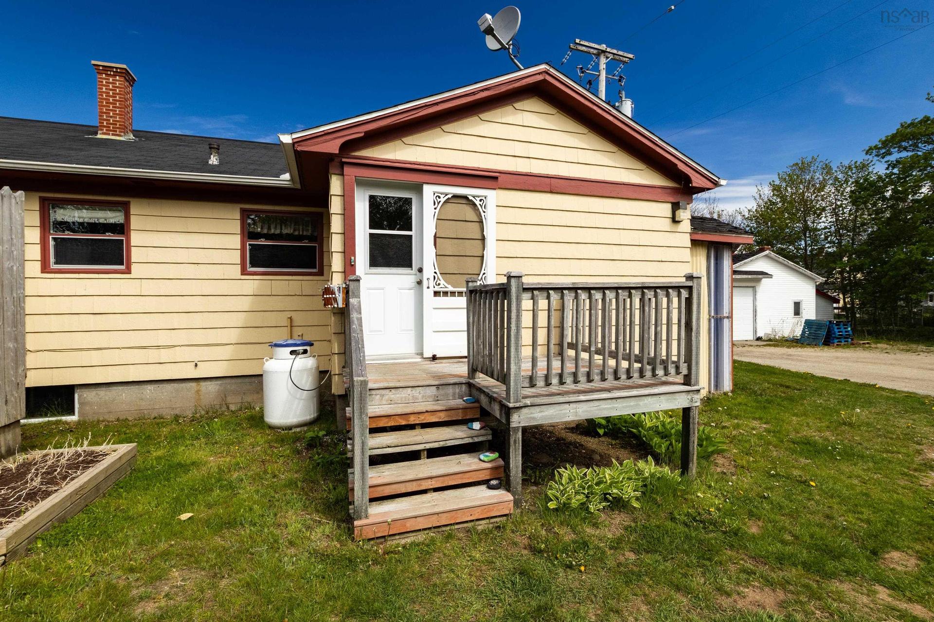 8370 Highway 1, Meteghan, NS