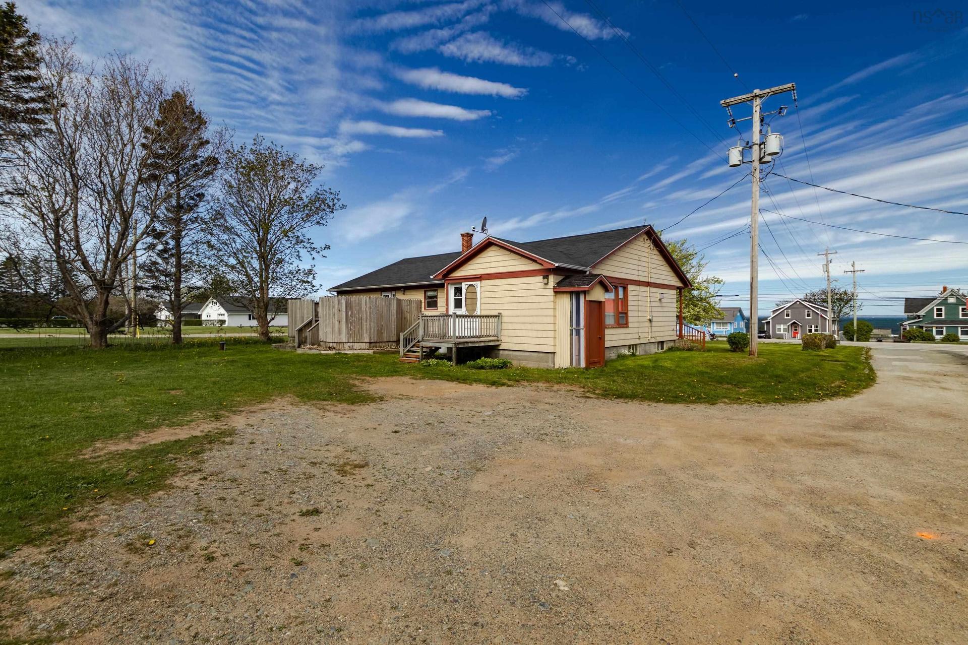 8370 Highway 1, Meteghan, NS