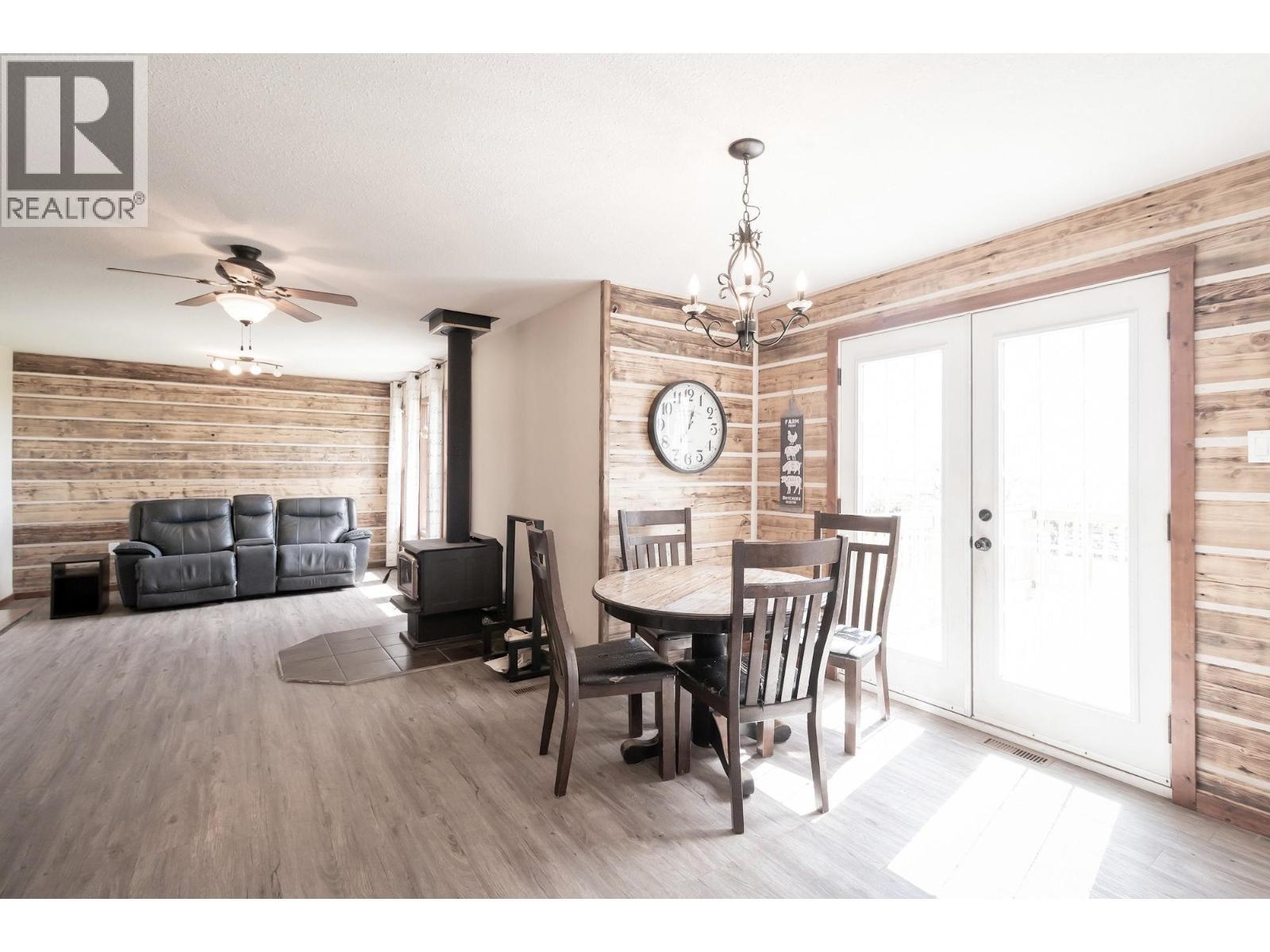 1016 240 Road, Fort St. John, BC - Indoor Photo Showing Dining Room