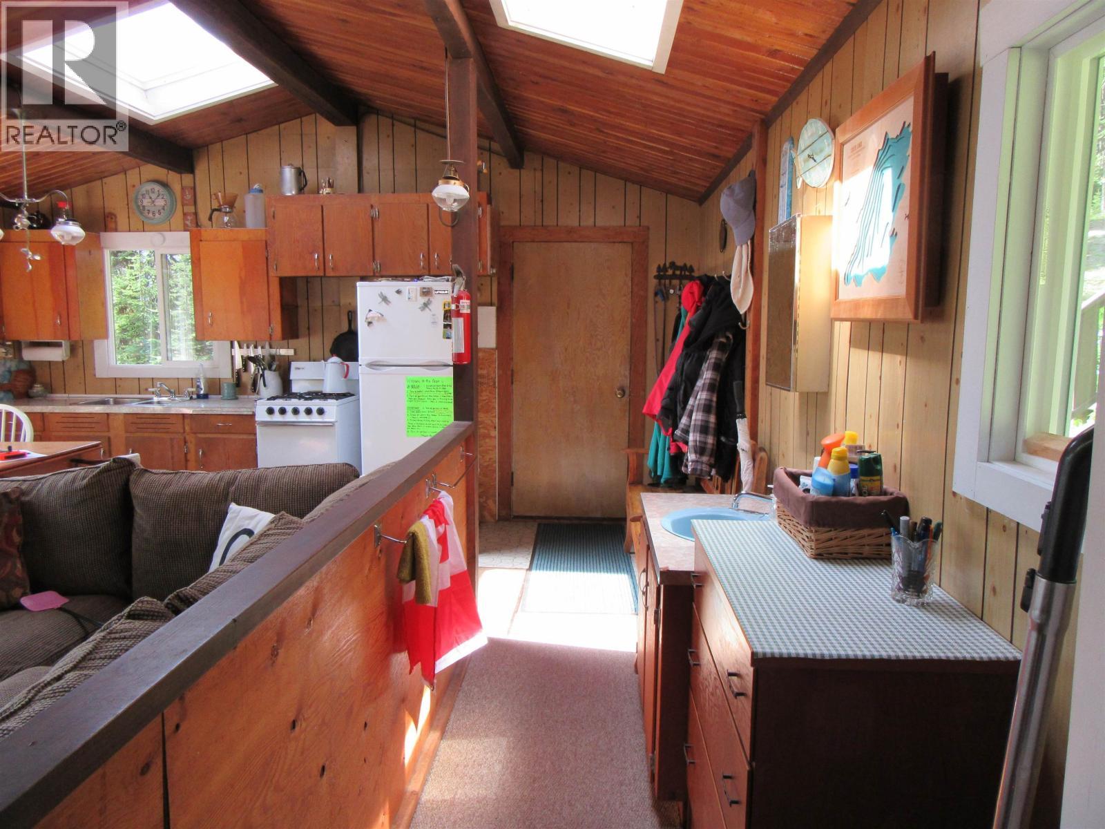 4384 Birch Lake Dump Road, Bridge Lake, BC - Indoor Photo Showing Kitchen