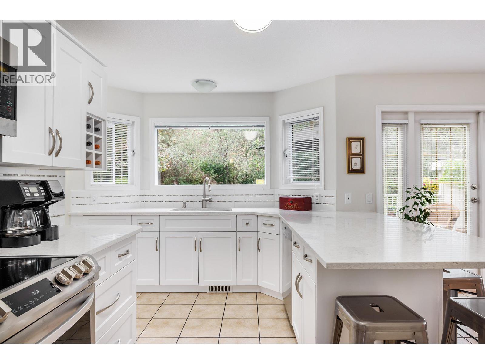 980 Dilworth Drive Unit# 3, Kelowna, BC - Indoor Photo Showing Kitchen
