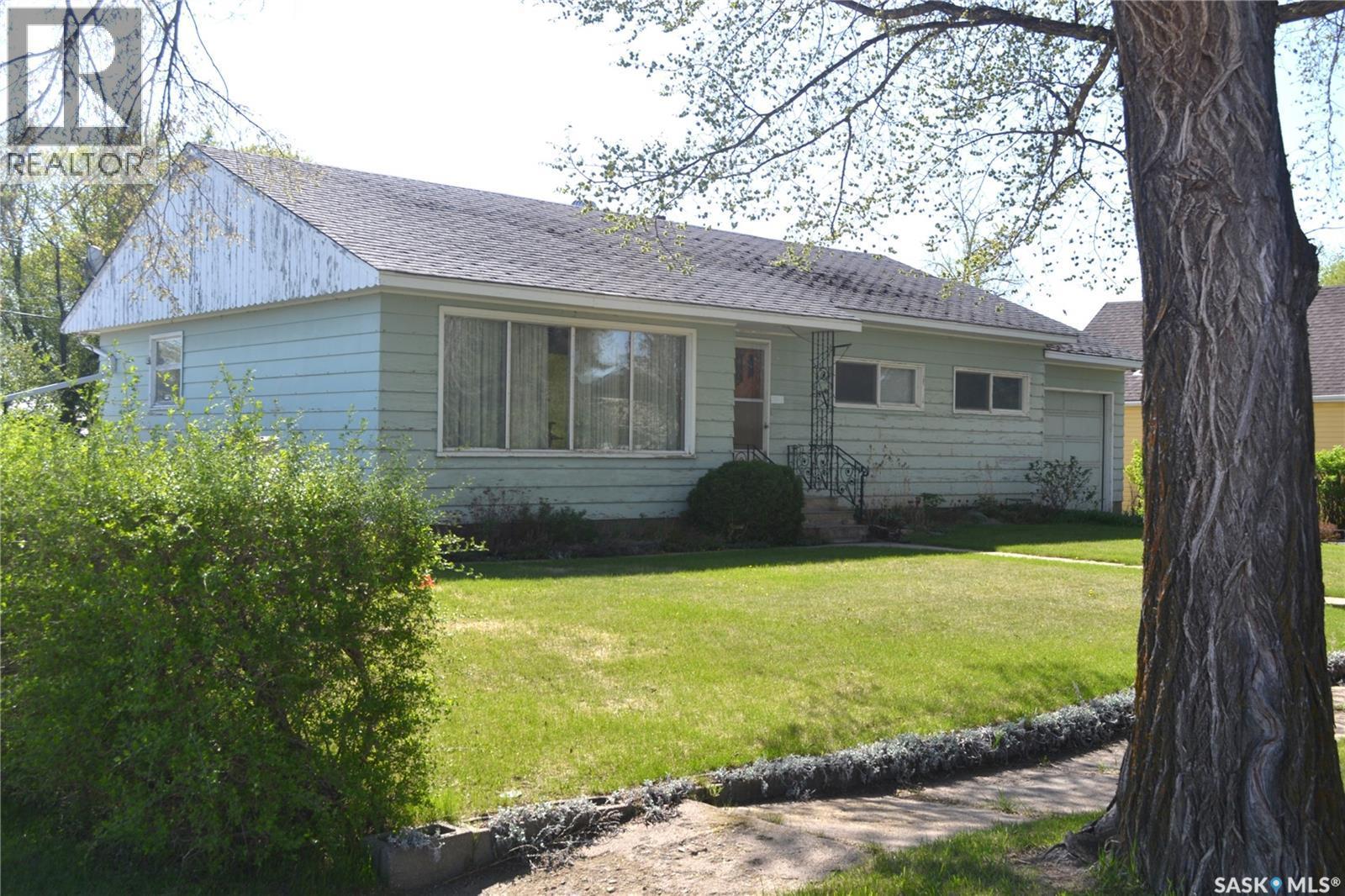 100 Main Street, Radisson, SK - Outdoor