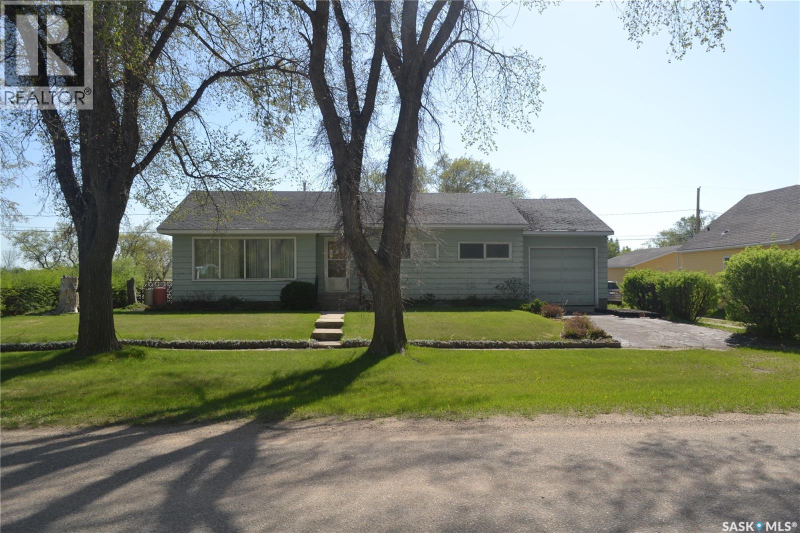 100 Main Street, Radisson, SK - Outdoor