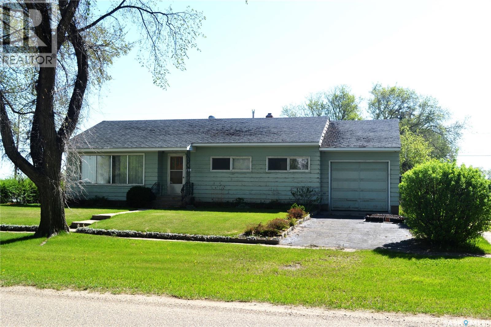100 Main Street, Radisson, SK - Outdoor