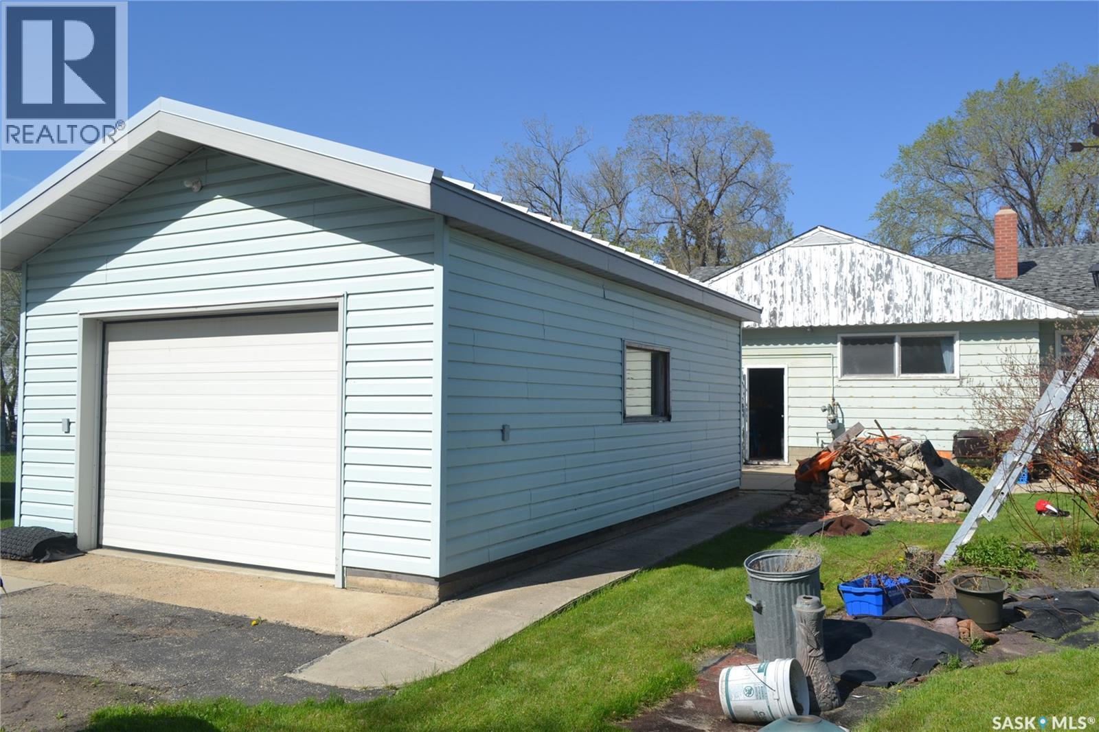100 Main Street, Radisson, SK - Outdoor With Exterior