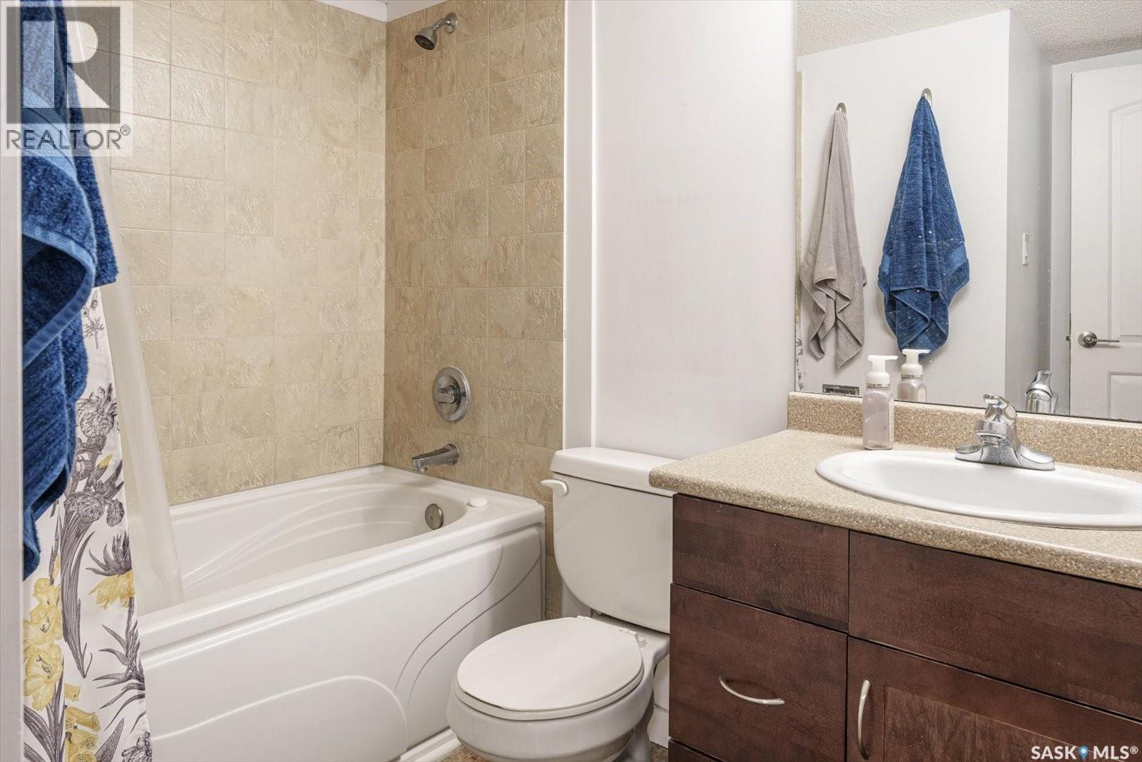 106 1013 Lansdowne Avenue, Saskatoon, SK - Indoor Photo Showing Bathroom