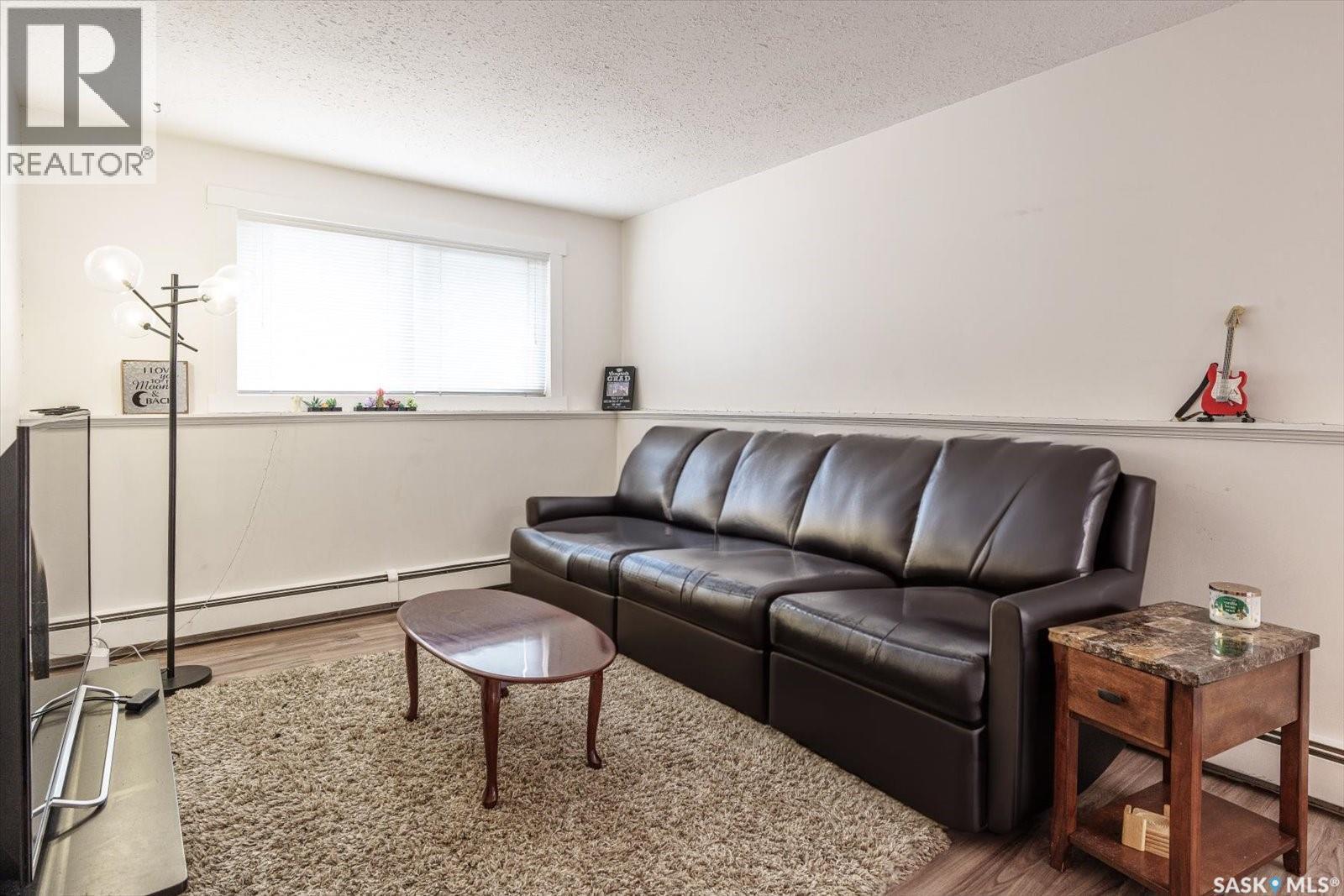 106 1013 Lansdowne Avenue, Saskatoon, SK - Indoor Photo Showing Living Room