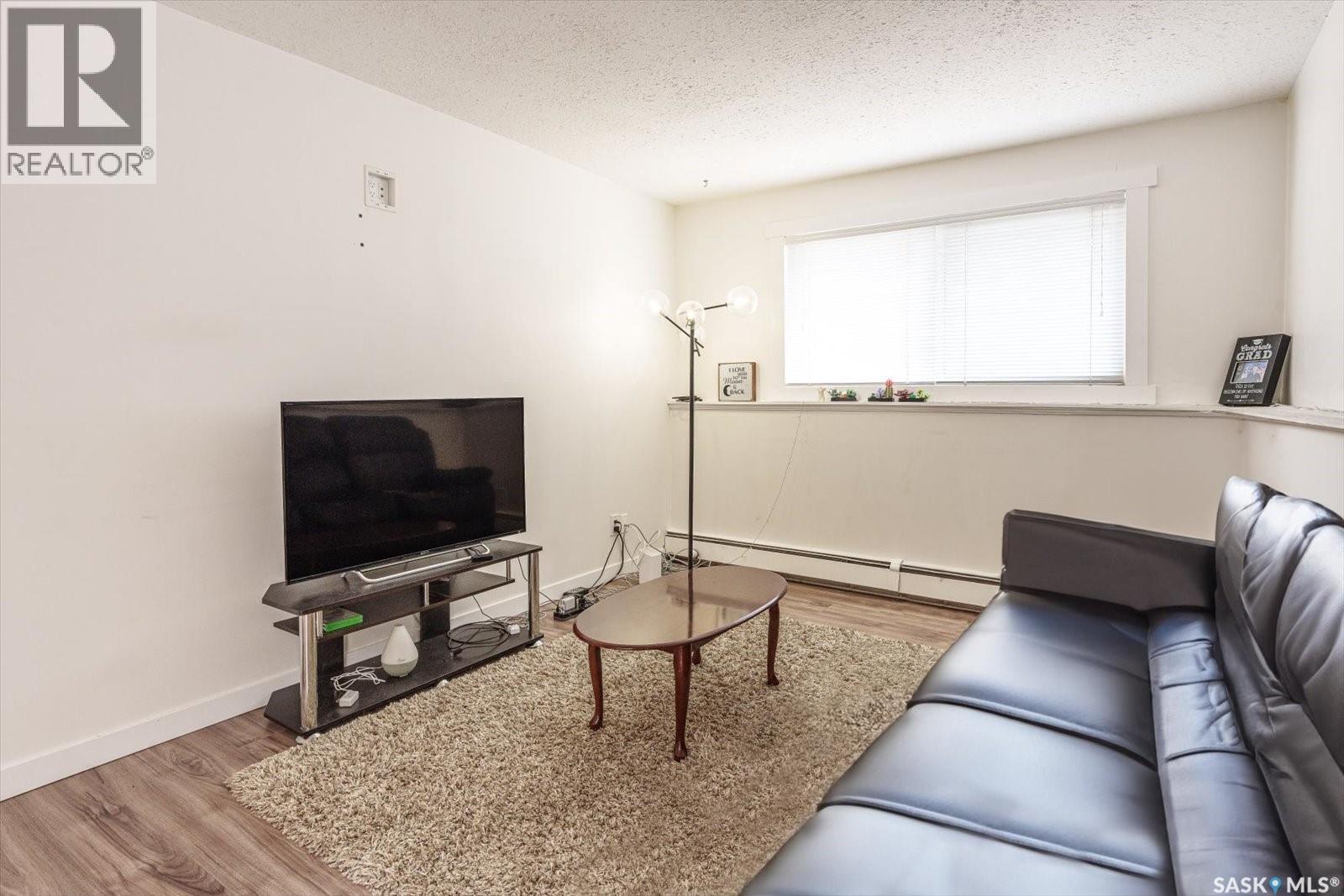 106 1013 Lansdowne Avenue, Saskatoon, SK - Indoor Photo Showing Living Room