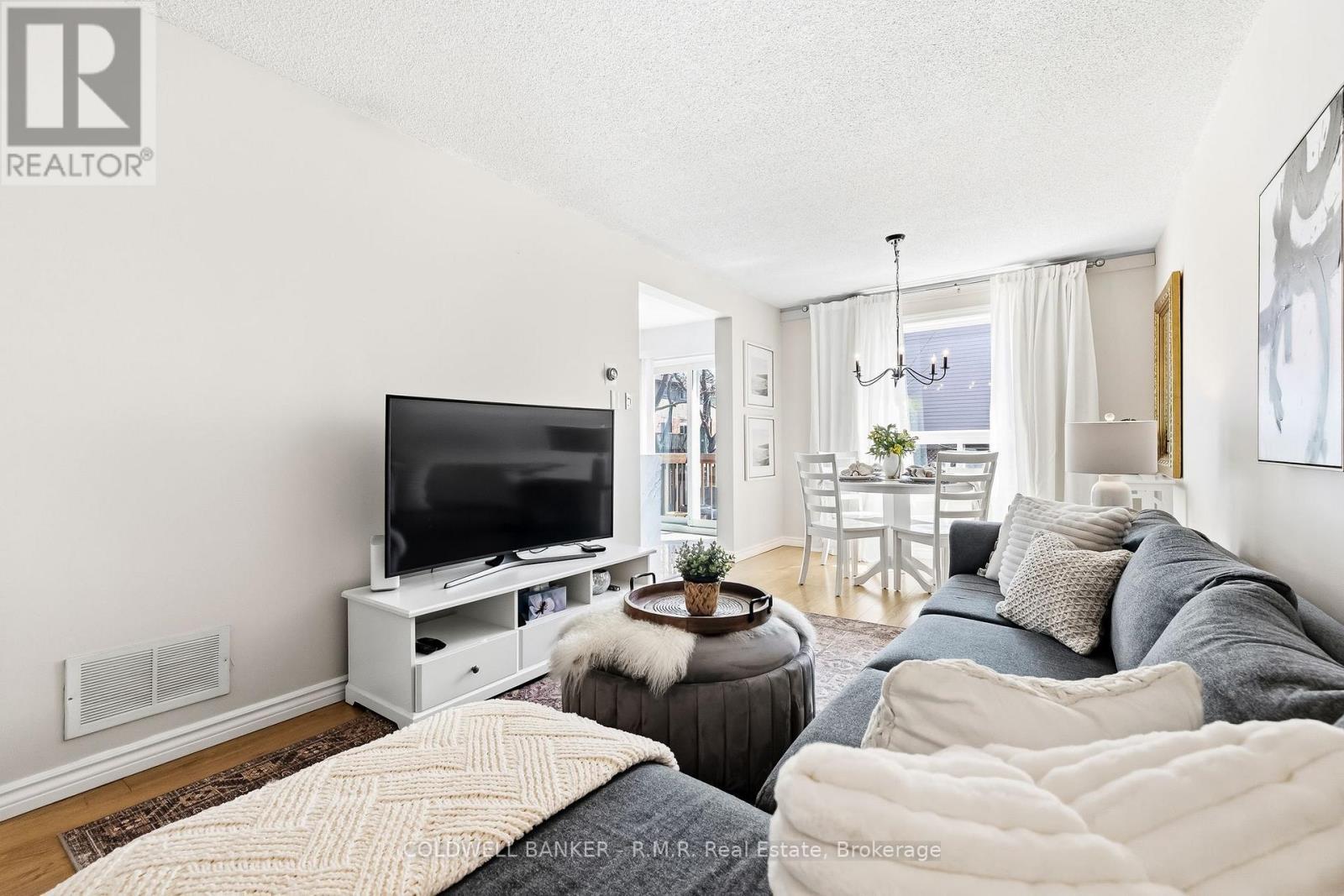 12 - 811 Wilson Road N, Oshawa (Pinecrest), ON - Indoor Photo Showing Living Room