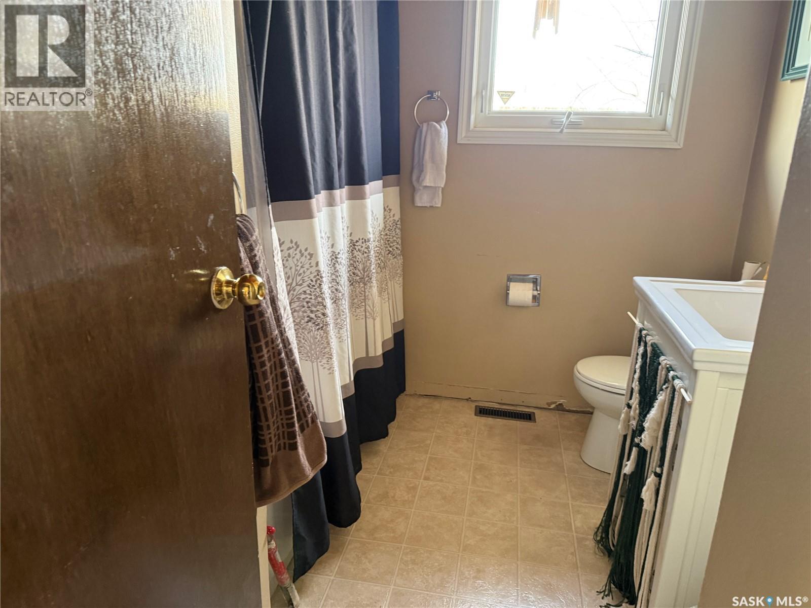 503 Cook Crescent, La Ronge, SK - Indoor Photo Showing Bathroom