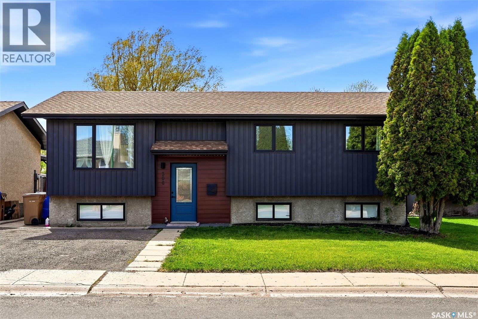 306 Howe Place, Regina, SK - Outdoor