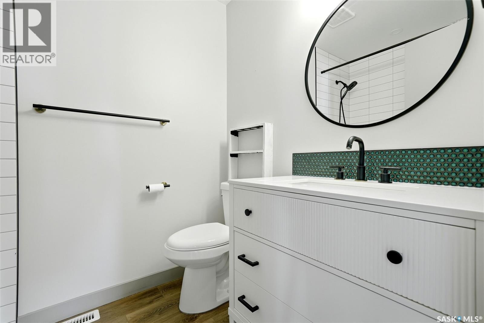 306 Howe Place, Regina, SK - Indoor Photo Showing Bathroom