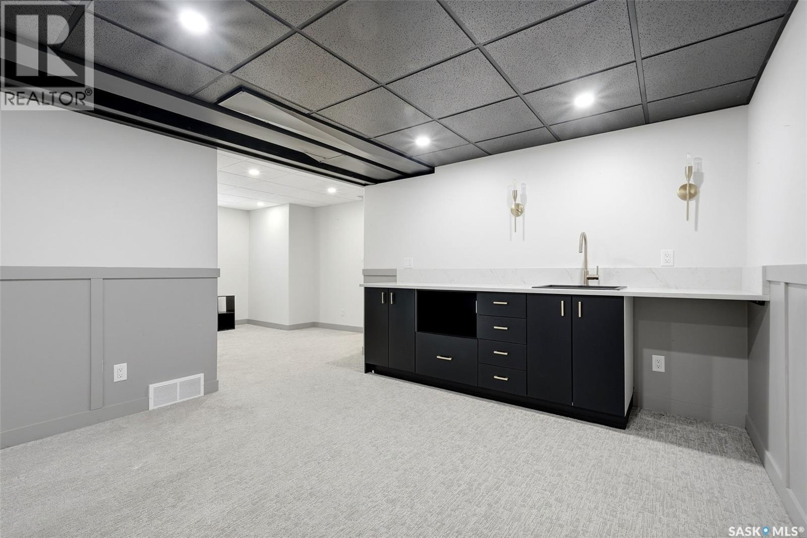 306 Howe Place, Regina, SK - Indoor
