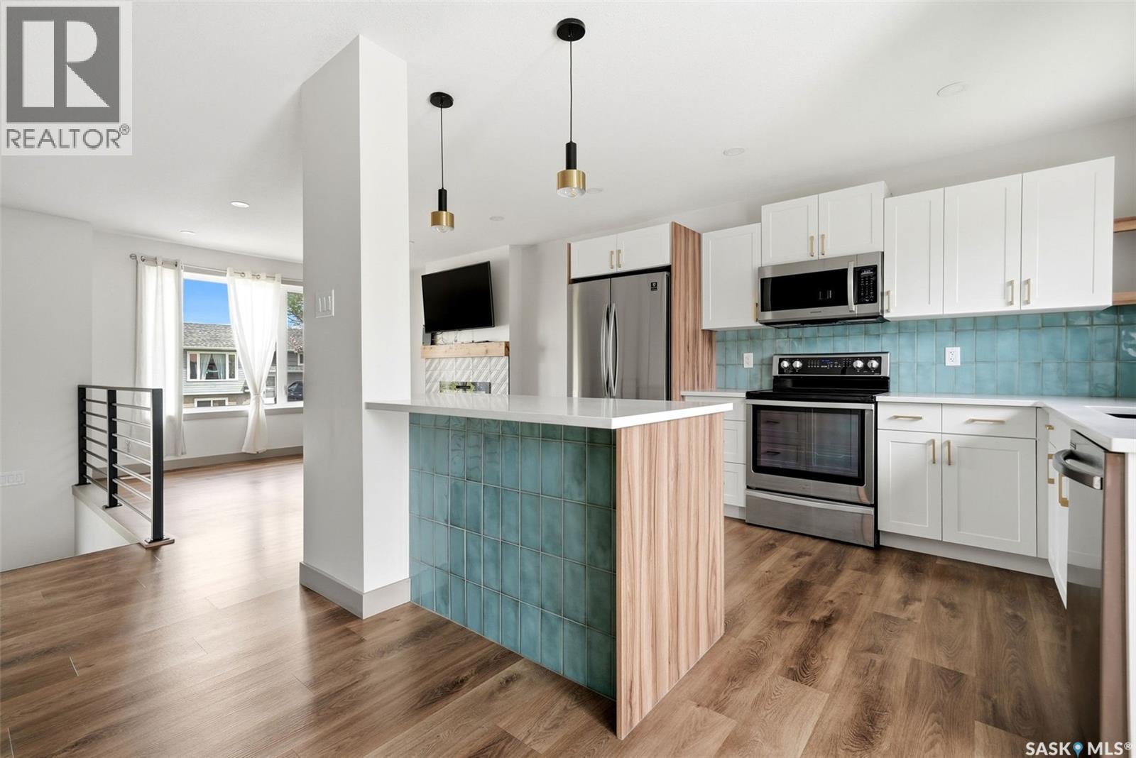 306 Howe Place, Regina, SK - Indoor Photo Showing Kitchen