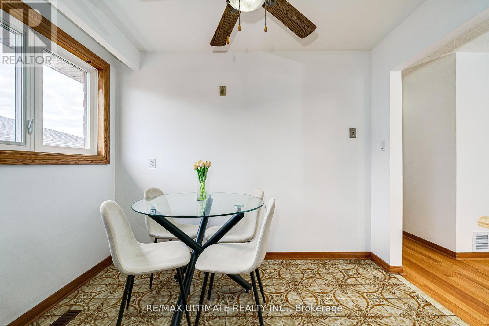 196 Meadows Boulevard, Mississauga, ON - Indoor Photo Showing Dining Room