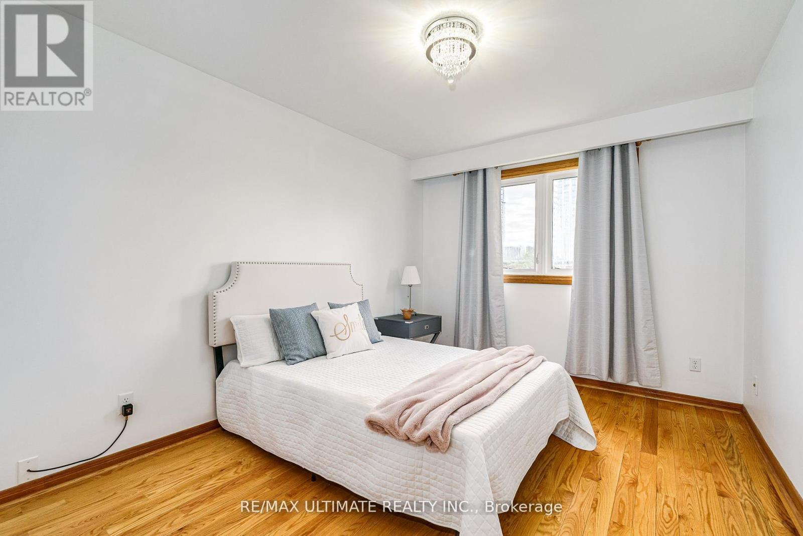 196 Meadows Boulevard, Mississauga, ON - Indoor Photo Showing Bedroom