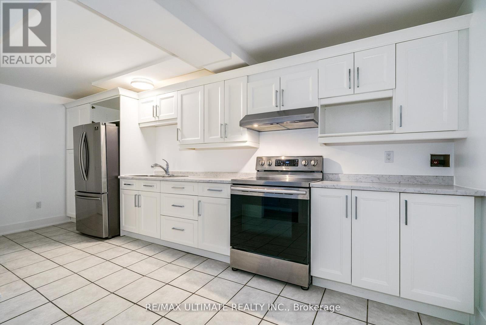 196 Meadows Boulevard, Mississauga, ON - Indoor Photo Showing Kitchen