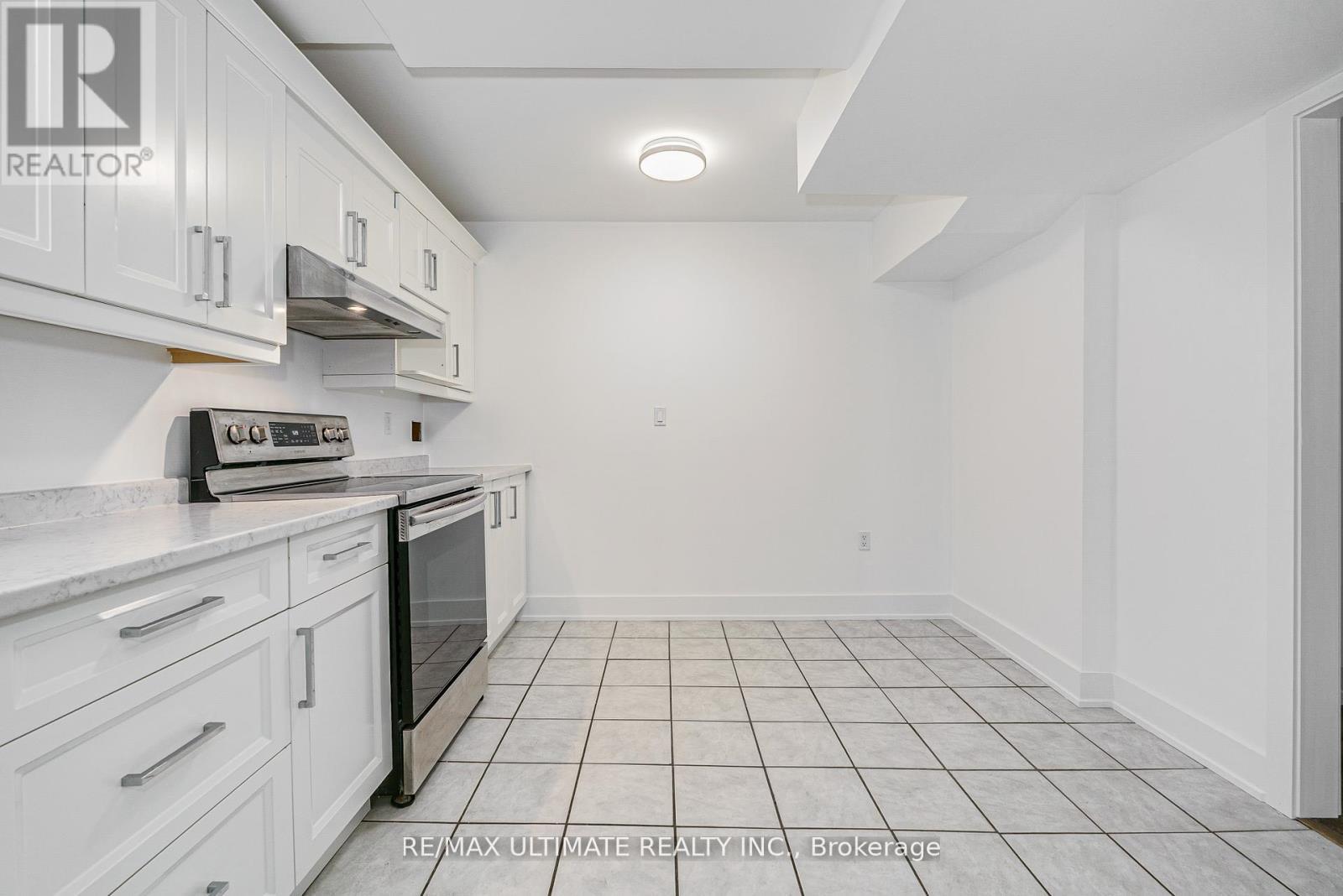196 Meadows Boulevard, Mississauga, ON - Indoor Photo Showing Kitchen