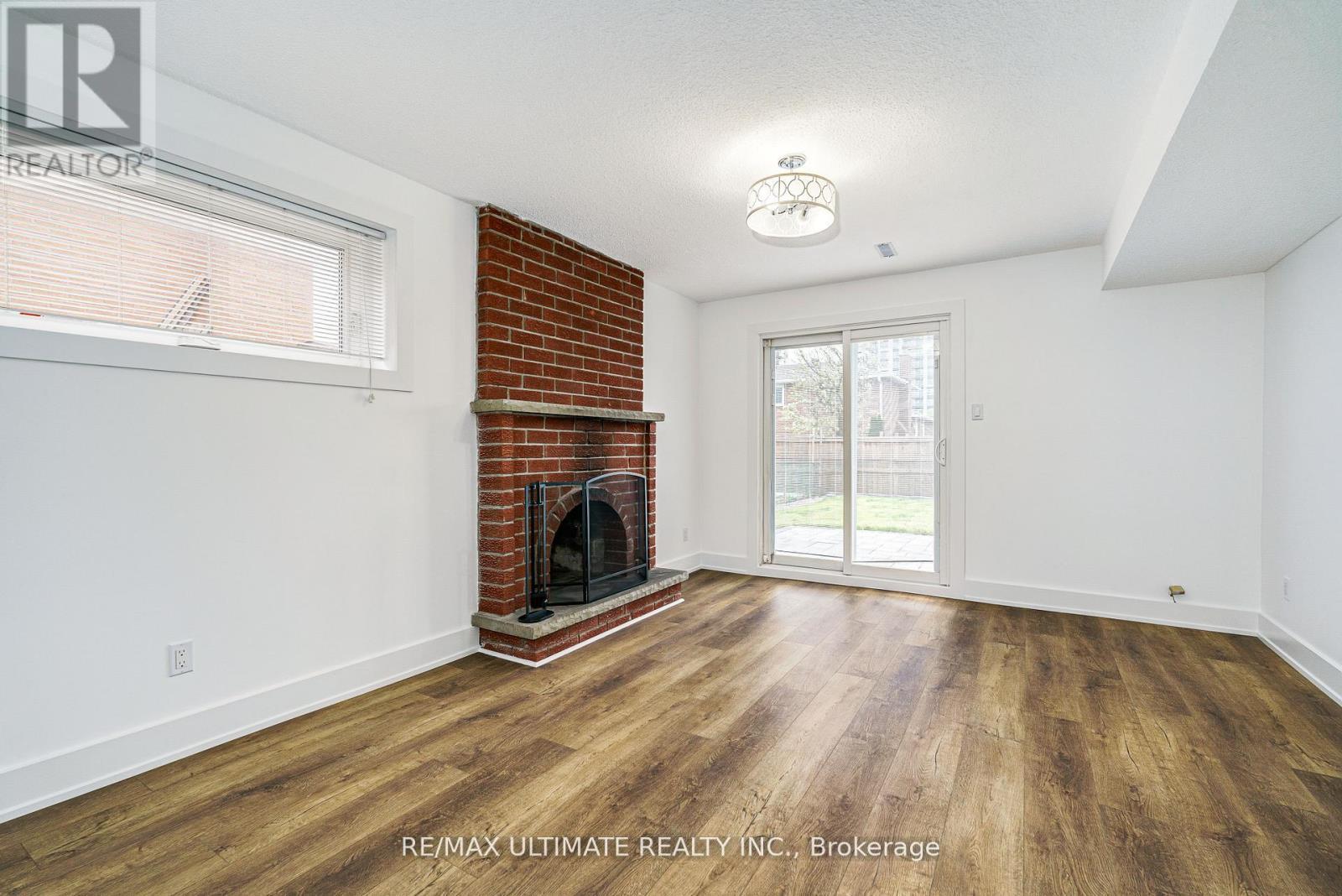 196 Meadows Boulevard, Mississauga, ON - Indoor With Fireplace