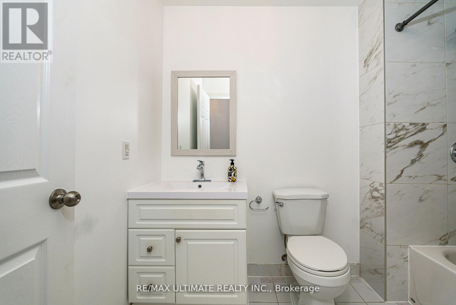 196 Meadows Boulevard, Mississauga, ON - Indoor Photo Showing Bathroom
