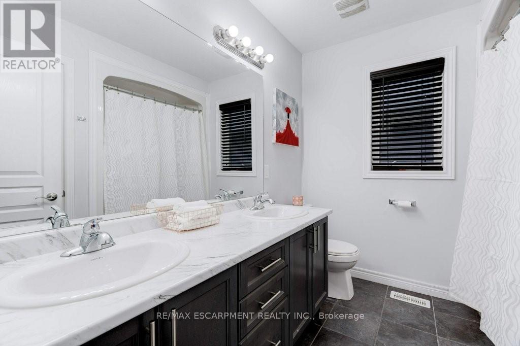 85 Showcase Drive, Hamilton, ON - Indoor Photo Showing Bathroom