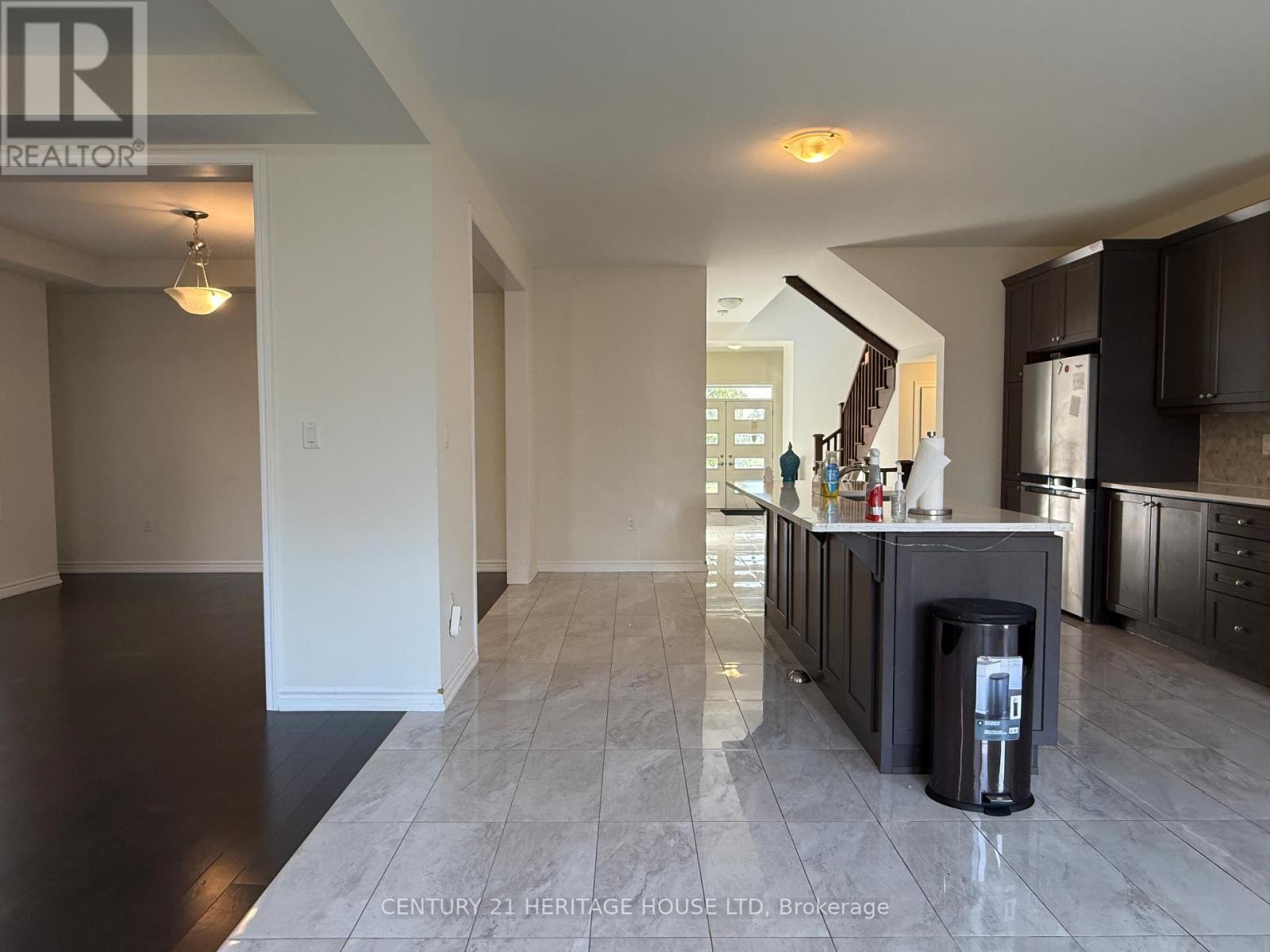18 Dolucci Crescent E, Brampton, ON - Indoor Photo Showing Kitchen