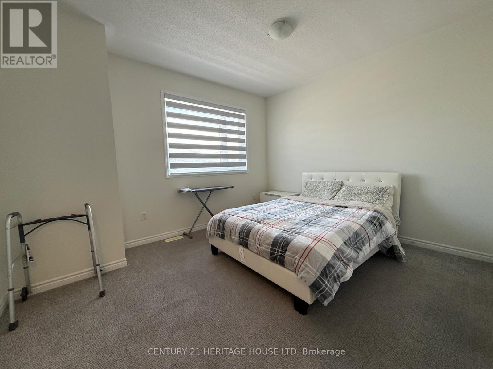 18 Dolucci Crescent E, Brampton, ON - Indoor Photo Showing Bedroom