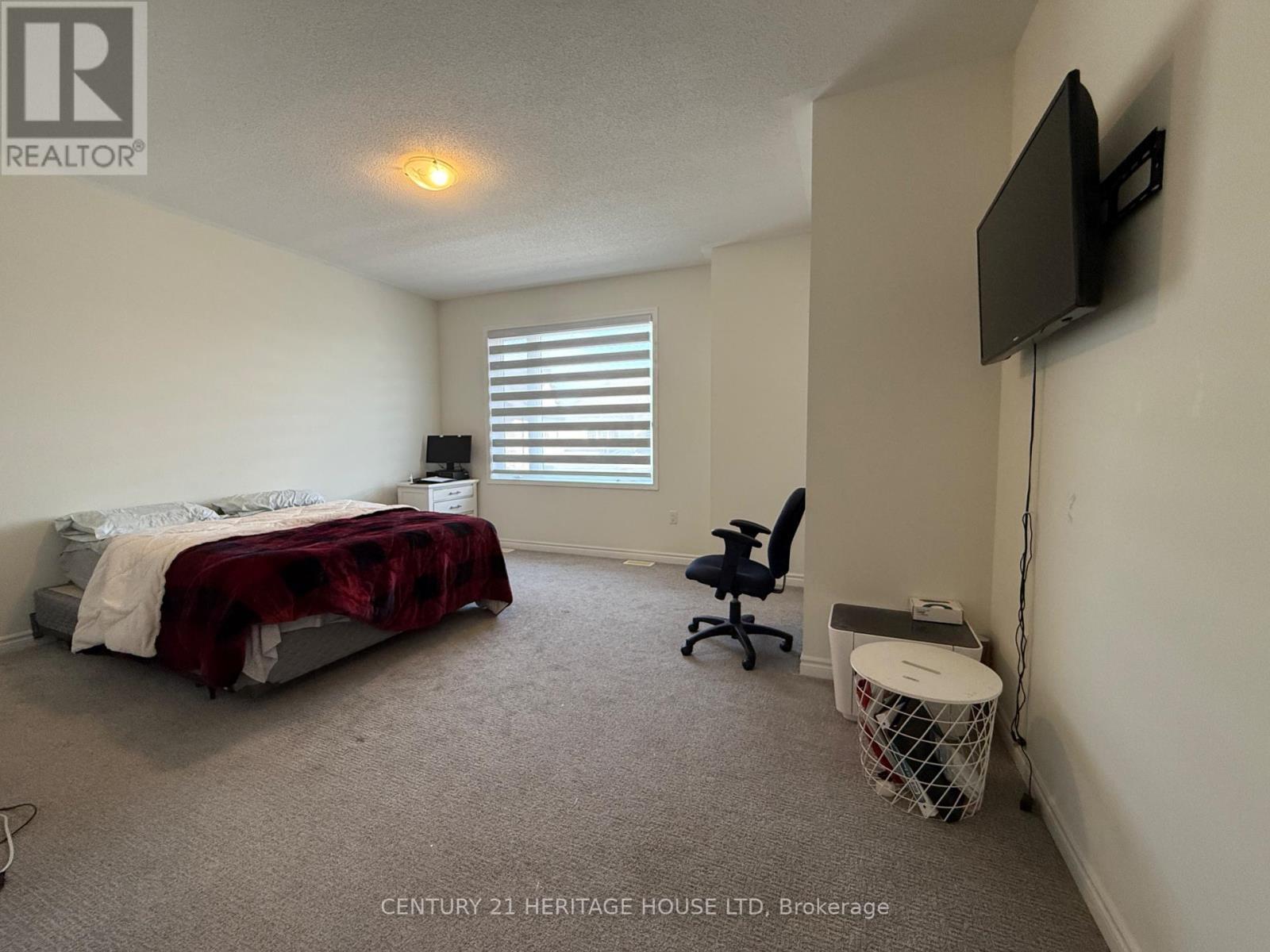 18 Dolucci Crescent E, Brampton, ON - Indoor Photo Showing Bedroom