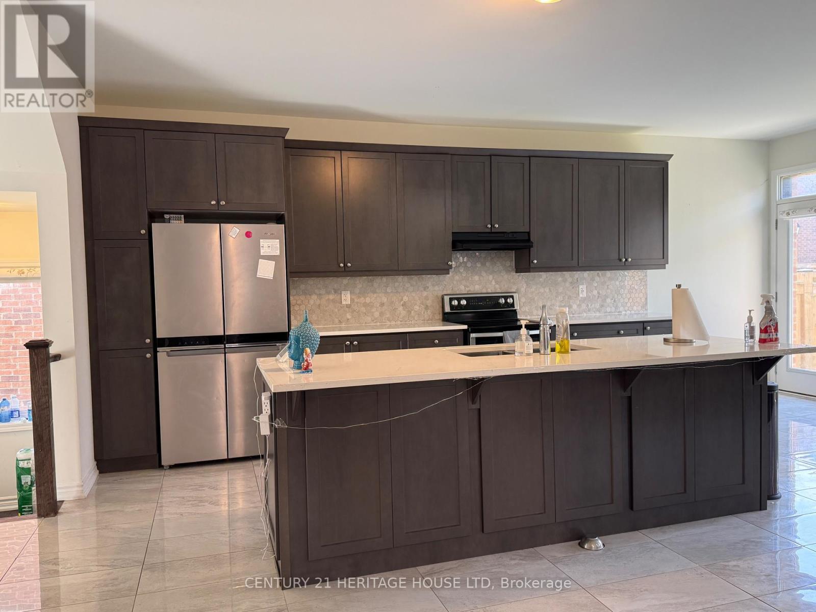 18 Dolucci Crescent E, Brampton, ON - Indoor Photo Showing Kitchen