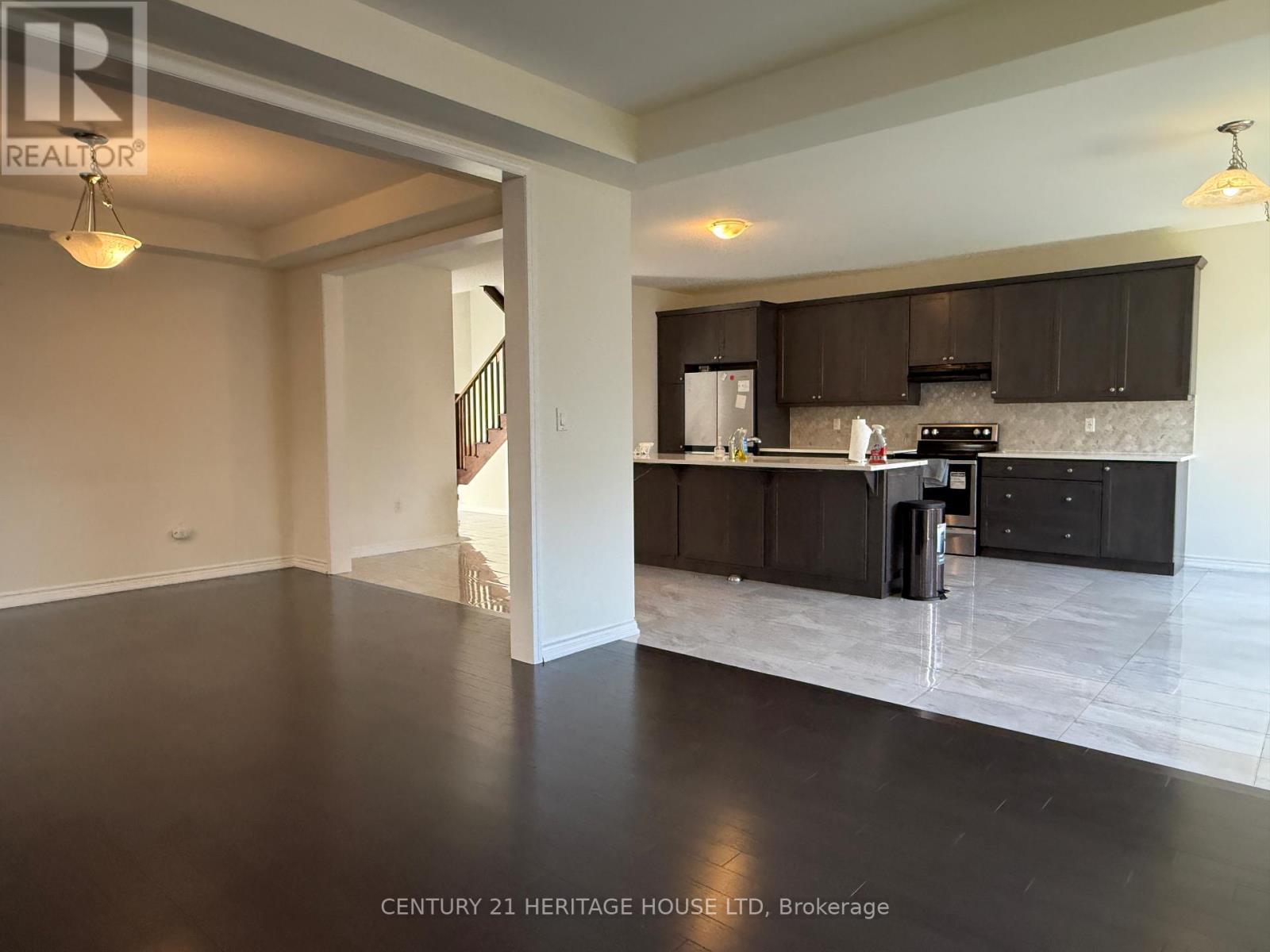 18 Dolucci Crescent E, Brampton, ON - Indoor Photo Showing Kitchen