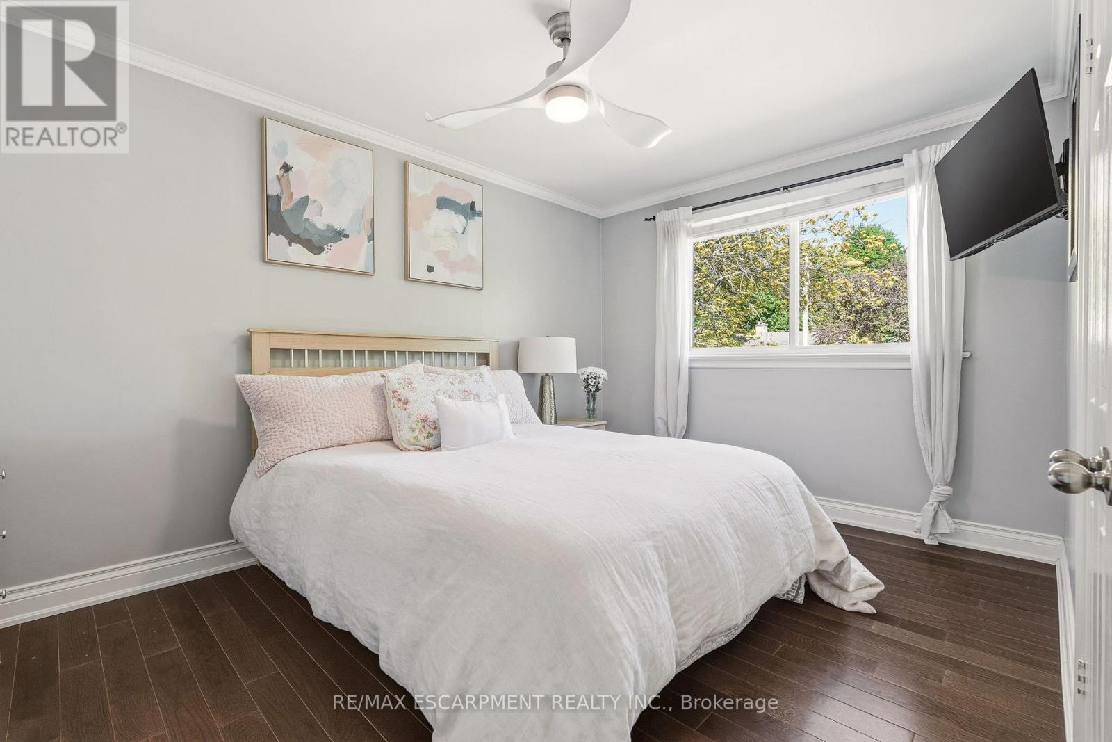 600 Deborah Crescent, Burlington, ON - Indoor Photo Showing Bedroom