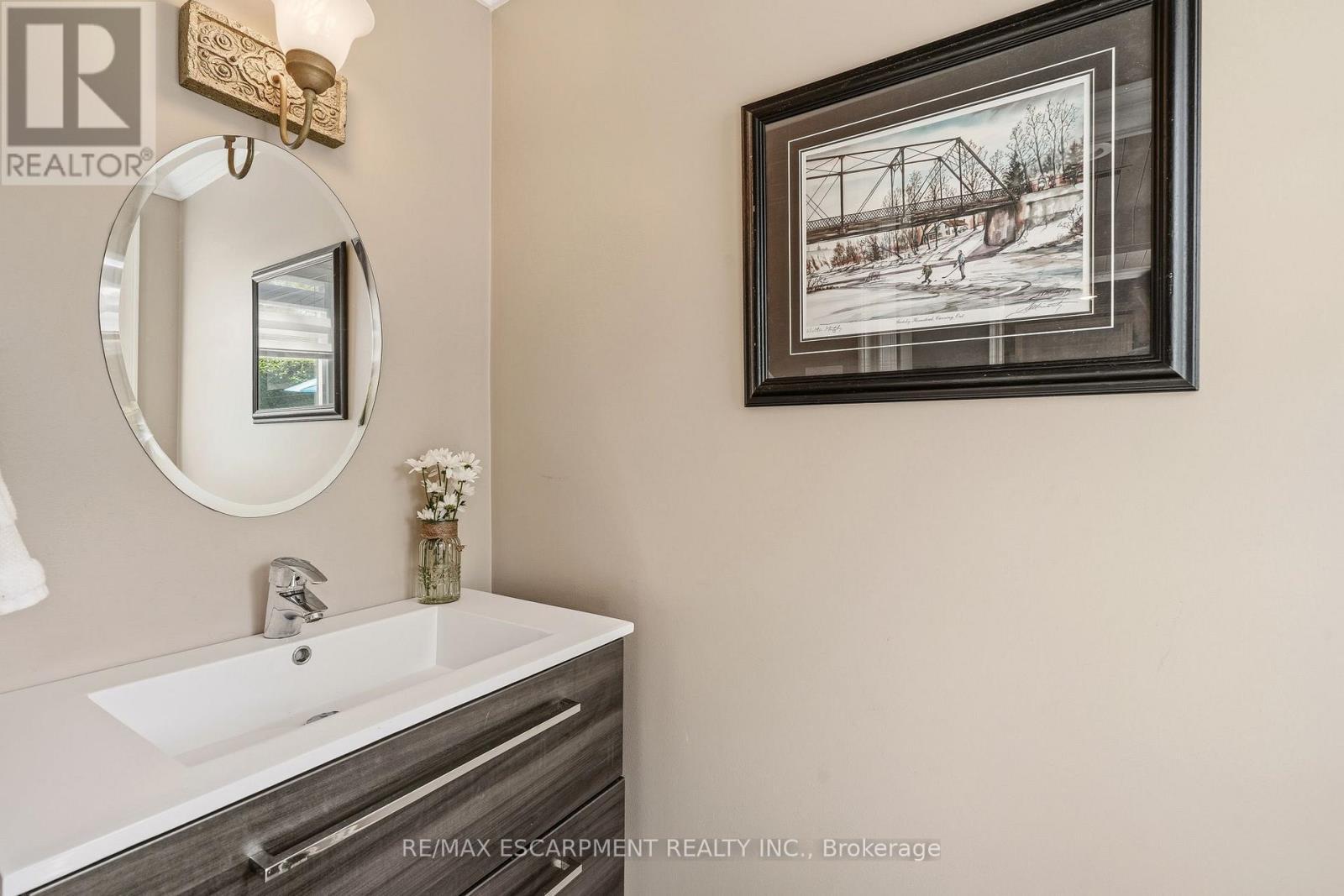 600 Deborah Crescent, Burlington, ON - Indoor Photo Showing Bathroom
