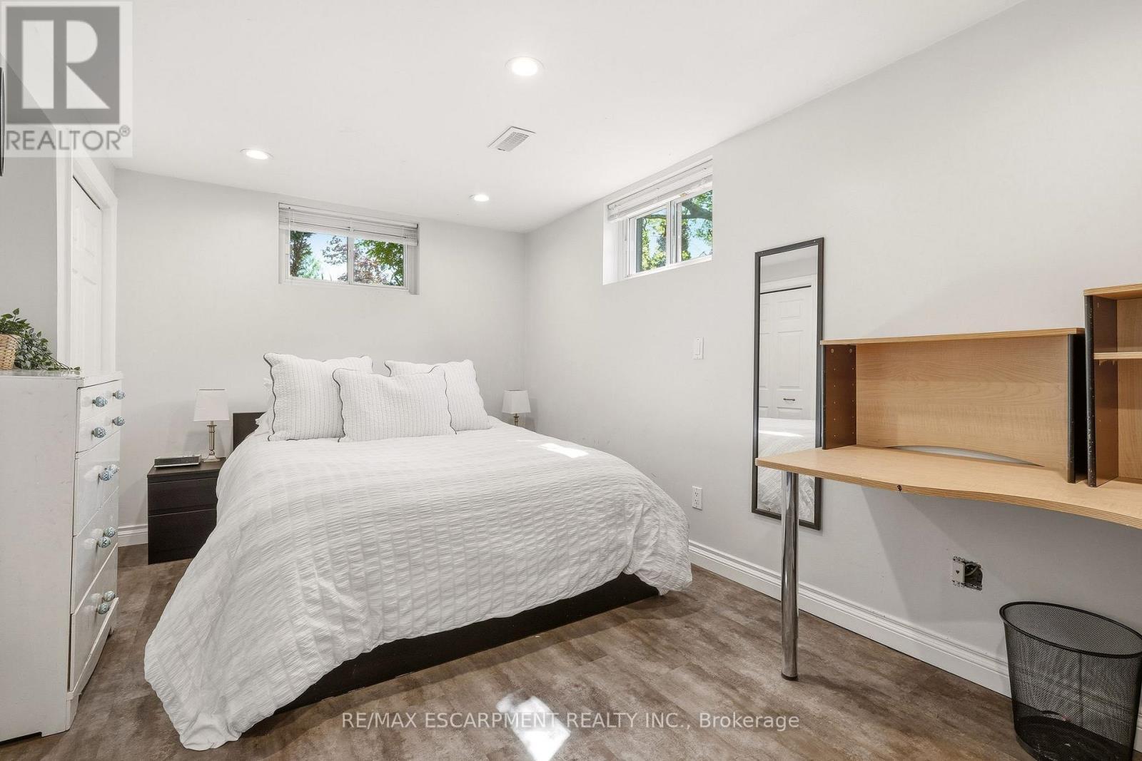600 Deborah Crescent, Burlington, ON - Indoor Photo Showing Bedroom